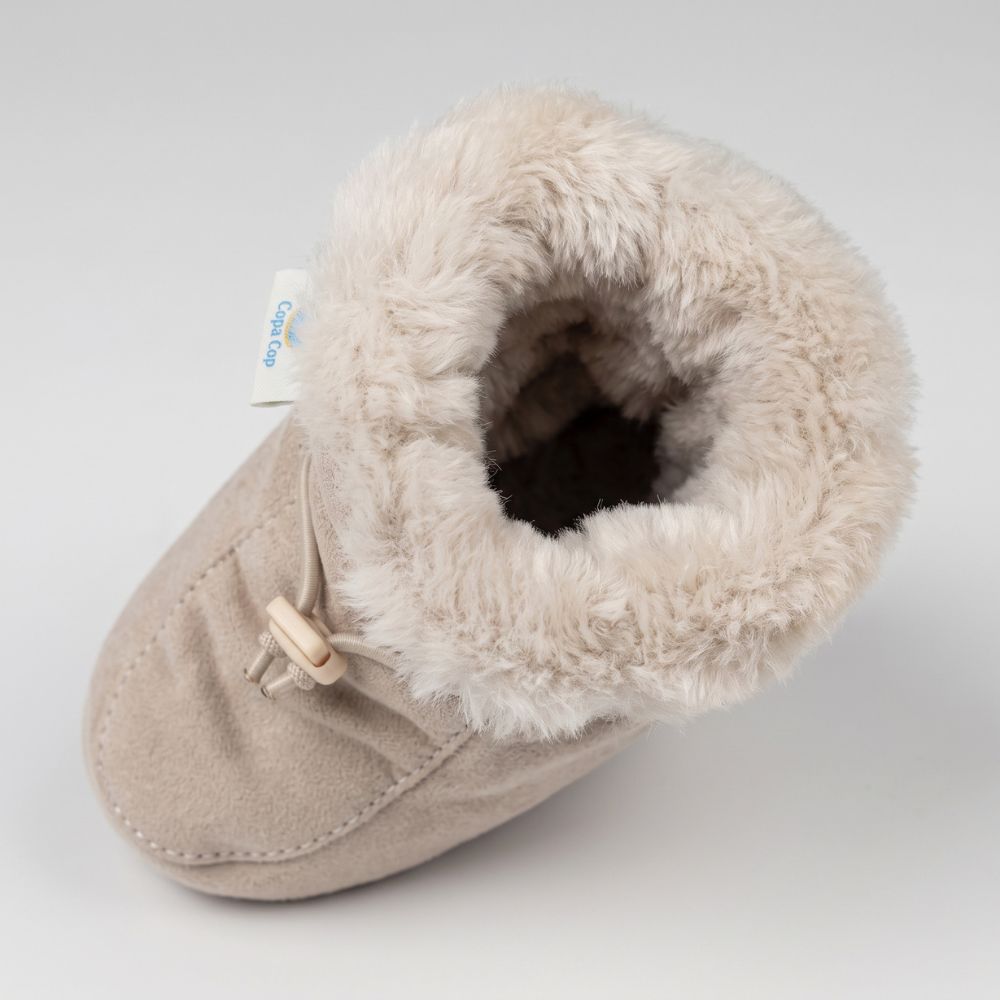 Winter booties for babies made of natural sheepskin