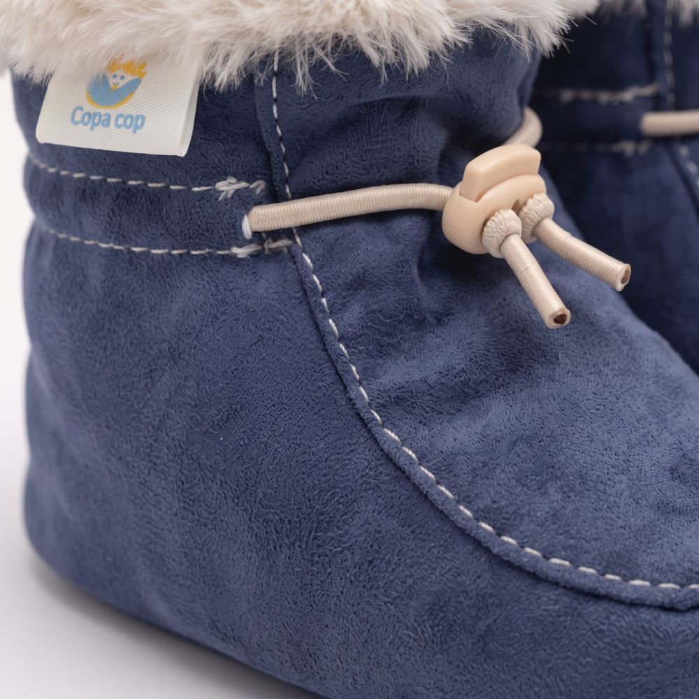 Winter booties for babies made of natural sheepskin