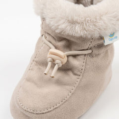 Winter booties for babies made of natural sheepskin